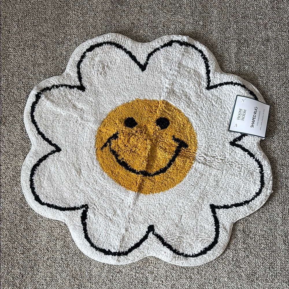Smiley Daisy Small Area Rug
